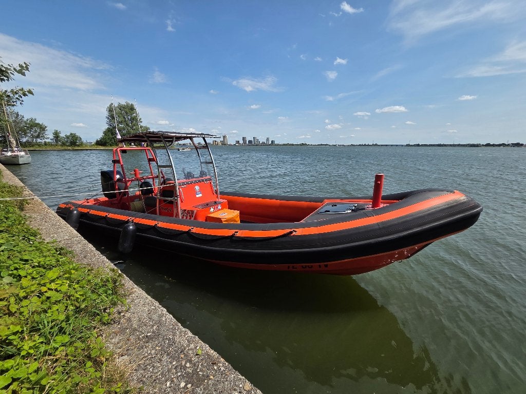 PRO 850 Work RHIB - 350PK AMD Stealth (Nieuwe Motor), 350 pk, 9 m, Zonnedek, Polyester/glasvezel