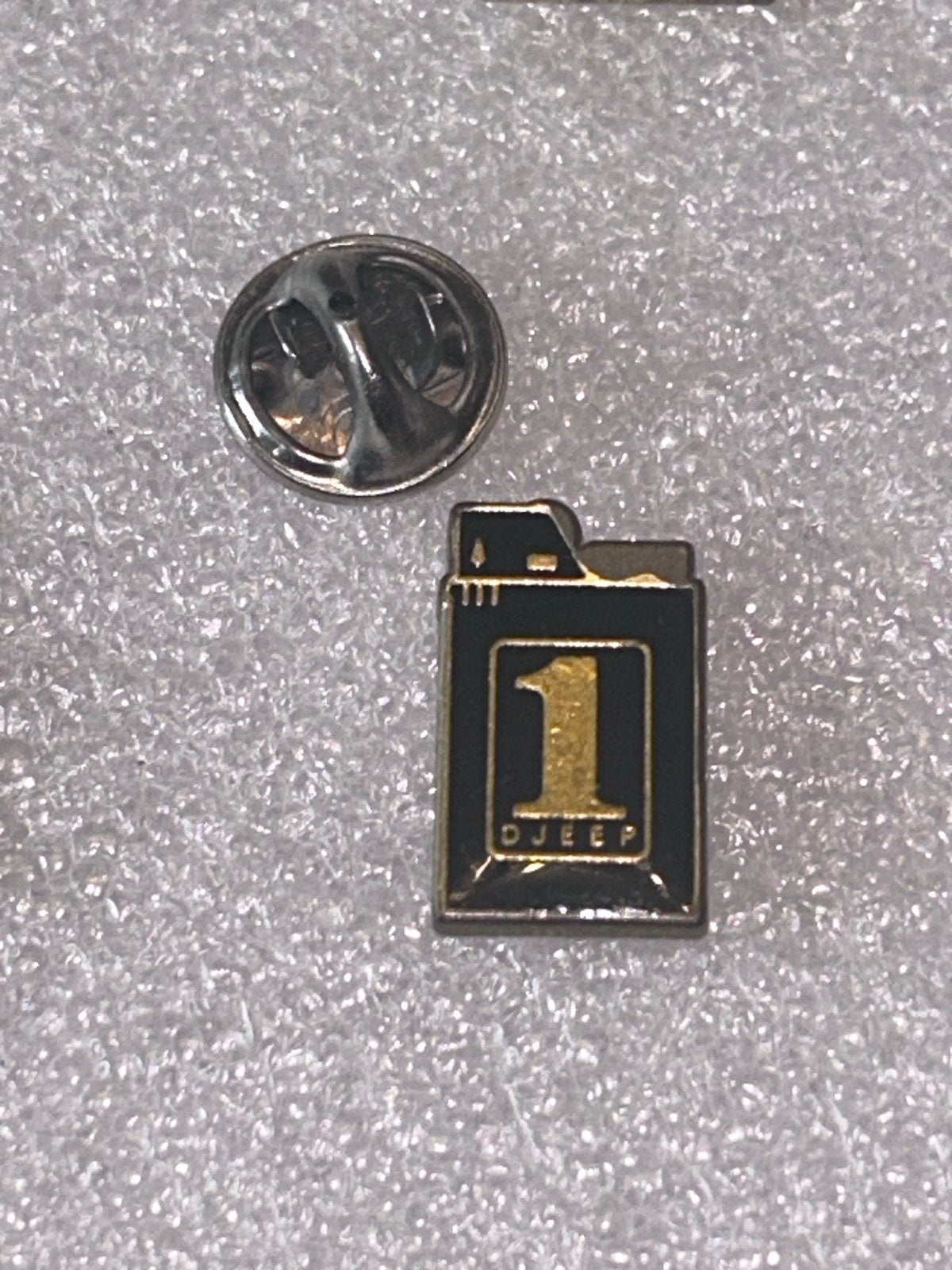 Vintage Jeep aansteker speldje/pin - Zeldzaam verzamelobject, Ophalen of Verzenden, Gebruikt, Merk, Speldje of Pin