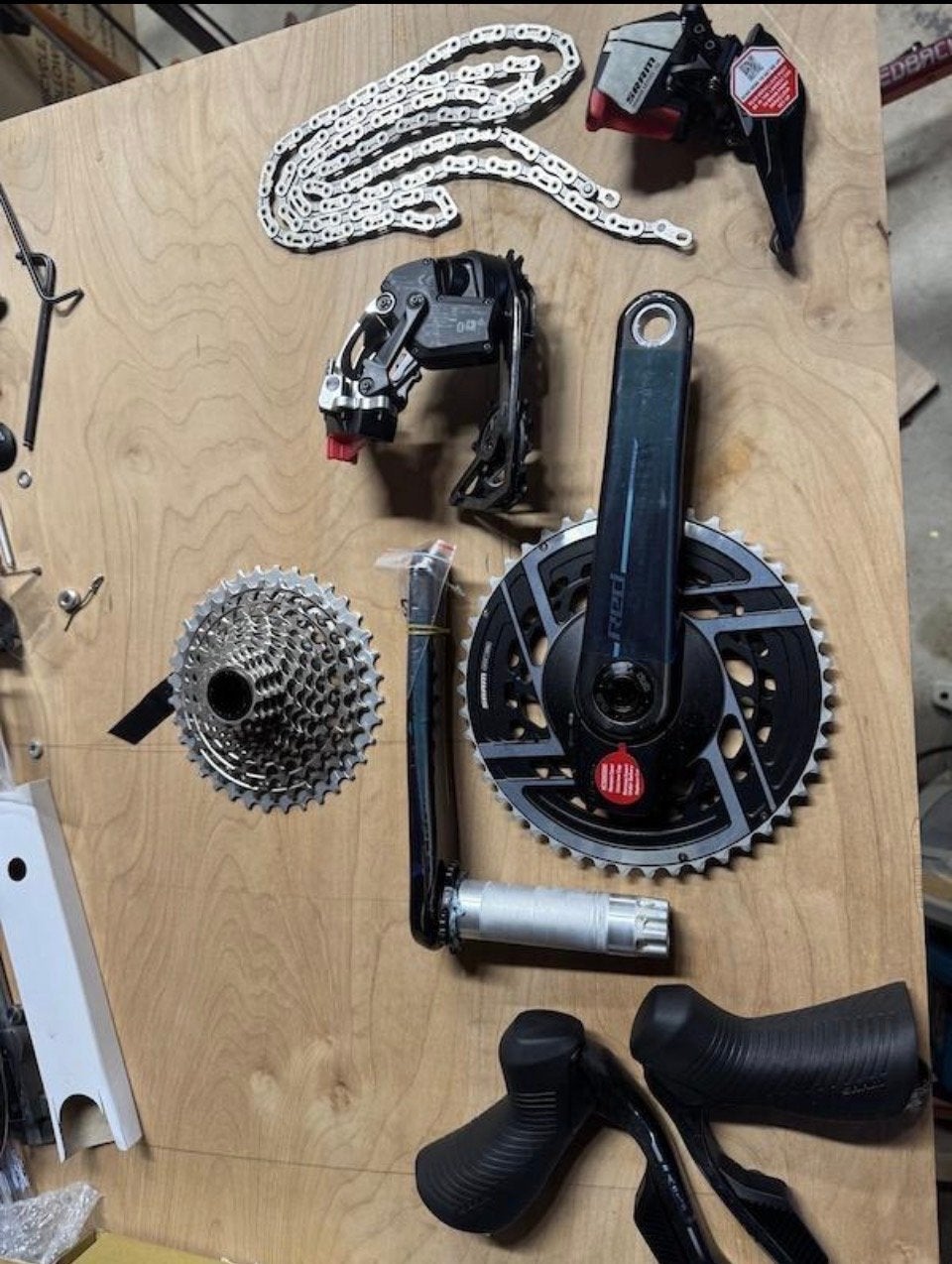 Gezocht: SRAM Red AXS E1 12-speed Groepset, Gebruikt, Ophalen of Verzenden, Derailleur of Ketting, Racefiets
