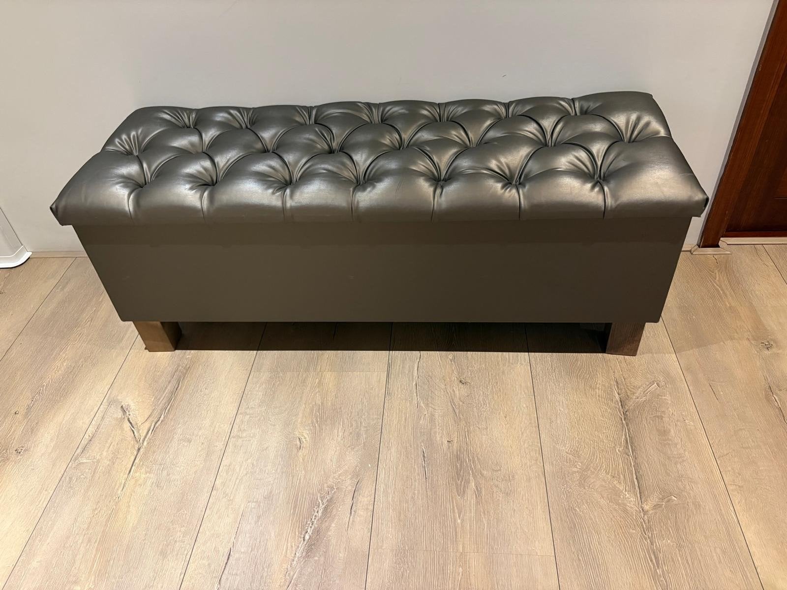 Luxe bank/poef in taupe leerlook € 225,00, Huis en Inrichting, Ophalen, Gebruikt, Minder dan 50 cm, Leer