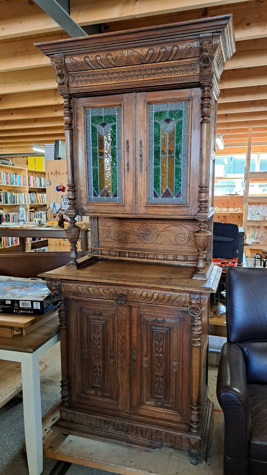 Antiek dressoir/vitrinekast met glas-in-lood, Ophalen