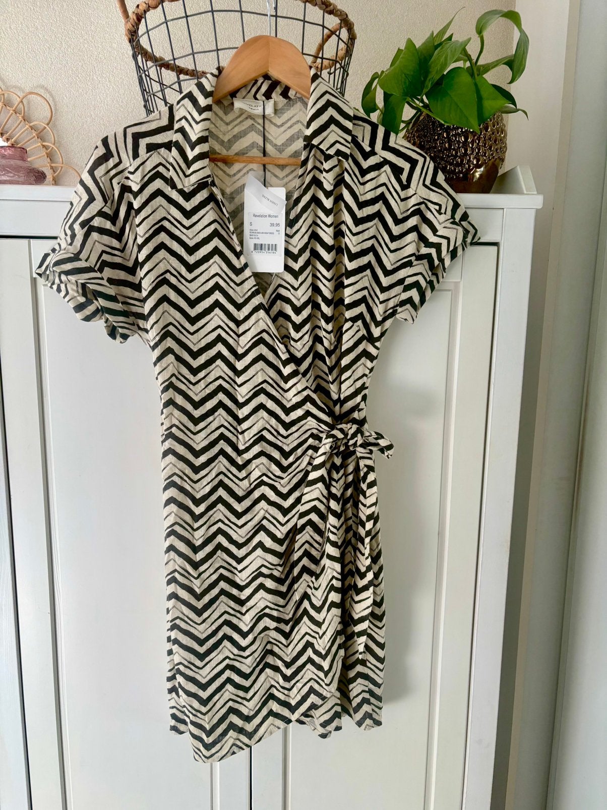Nieuw linnen blend jurkje Revelation maat S, Kleding | Dames, Beige, Ophalen of Verzenden, Zo goed als nieuw, Maat 36 (S)
