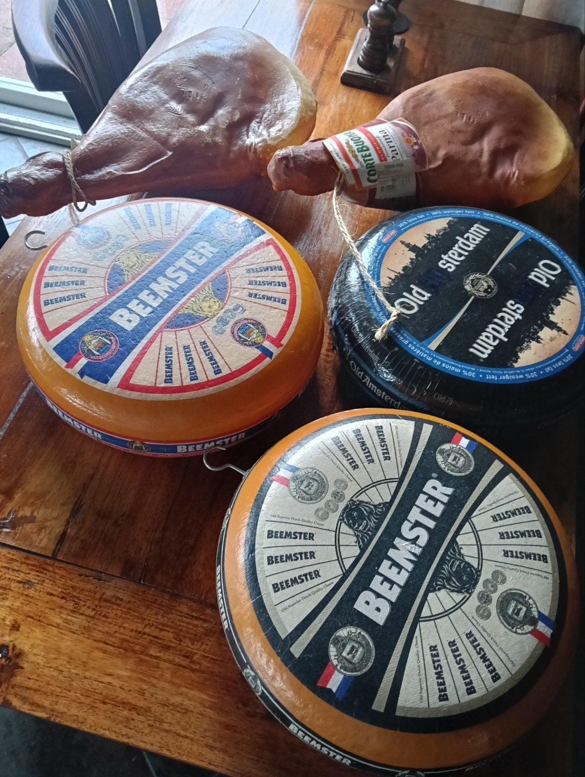 Decoratieve plastic kazen en hammen, Ophalen, Gebruikt
