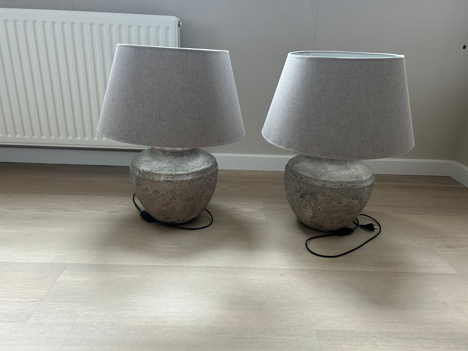 Te koop: 2 stenen lampen met kap, Ophalen, Zo goed als nieuw, Met kap