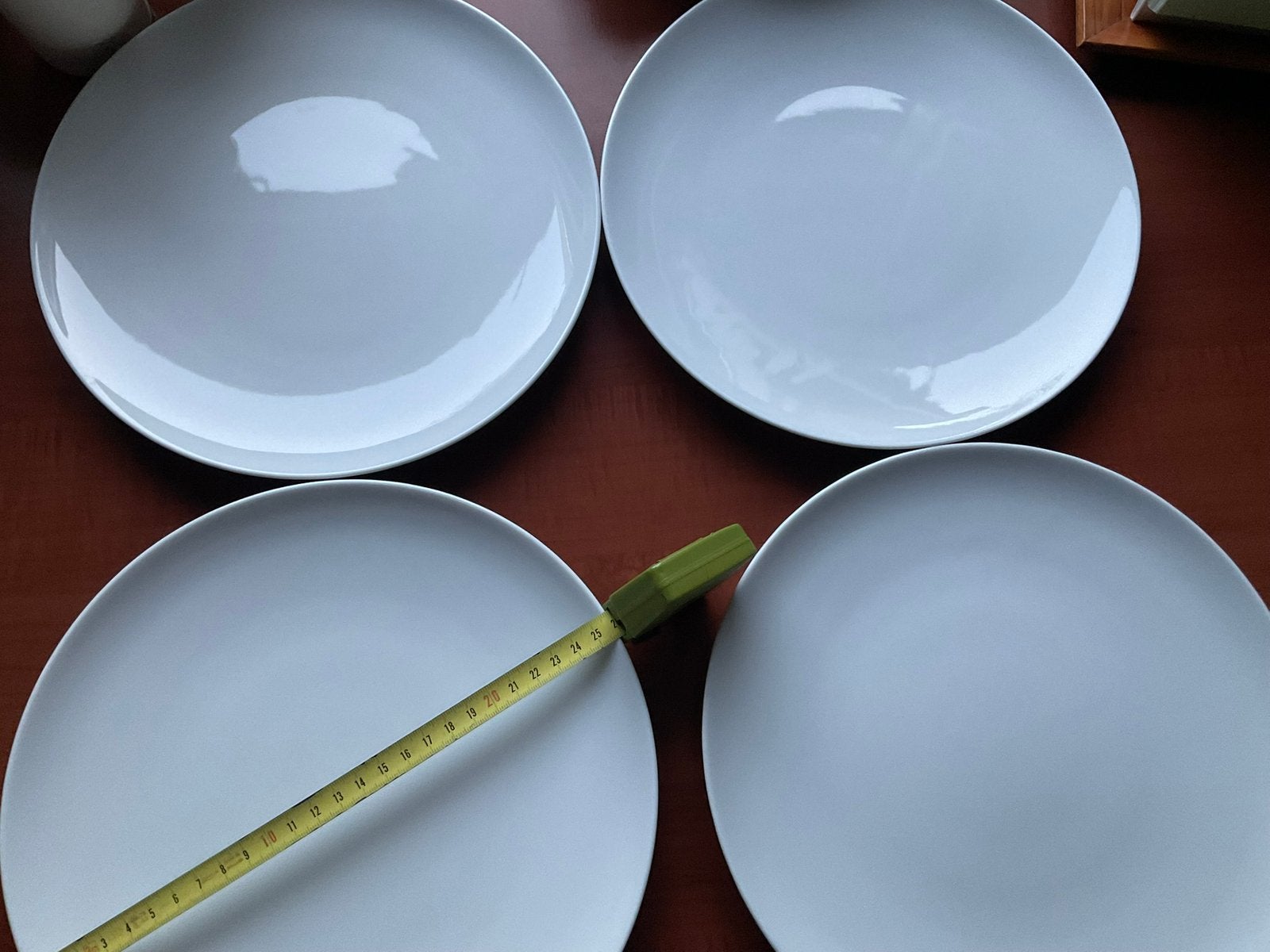 4 VIVO borden wit /één koop., Huis en Inrichting, Keuken | Servies, Ophalen of Verzenden, Zo goed als nieuw, Bord(en), Overige stijlen