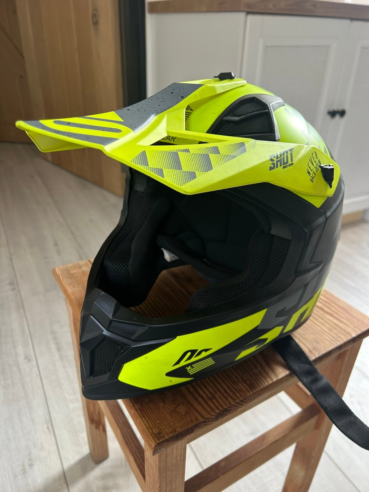 Shot race gear motorcross helm - M - neon geel, Motoren, M, Tweedehands, Ophalen, Overige merken