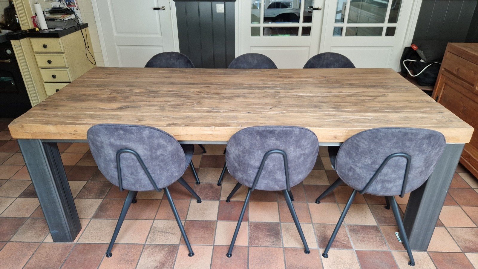 Robuuste eikenhouten eettafel met metalen poten, Ophalen, Gebruikt, Industrieel, Landelijk, 200 cm of meer