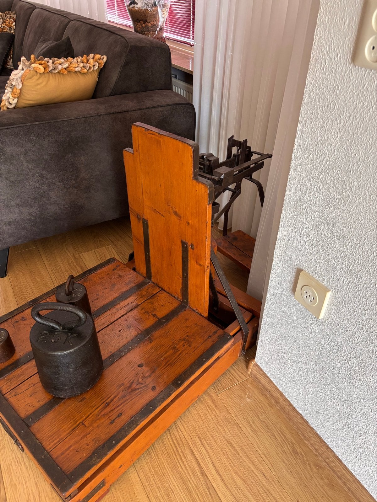 Antieke weegschaal (bascule) - Decoratief en functioneel, Ophalen, Gebruikt, Vloerweegschaal, 50 tot 100 kg