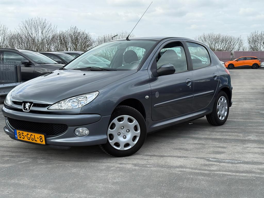 Peugeot 206 1.4 Génération, Voorwielaandrijving, 31 €/maand, 4 cilinders, Origineel Nederlands
