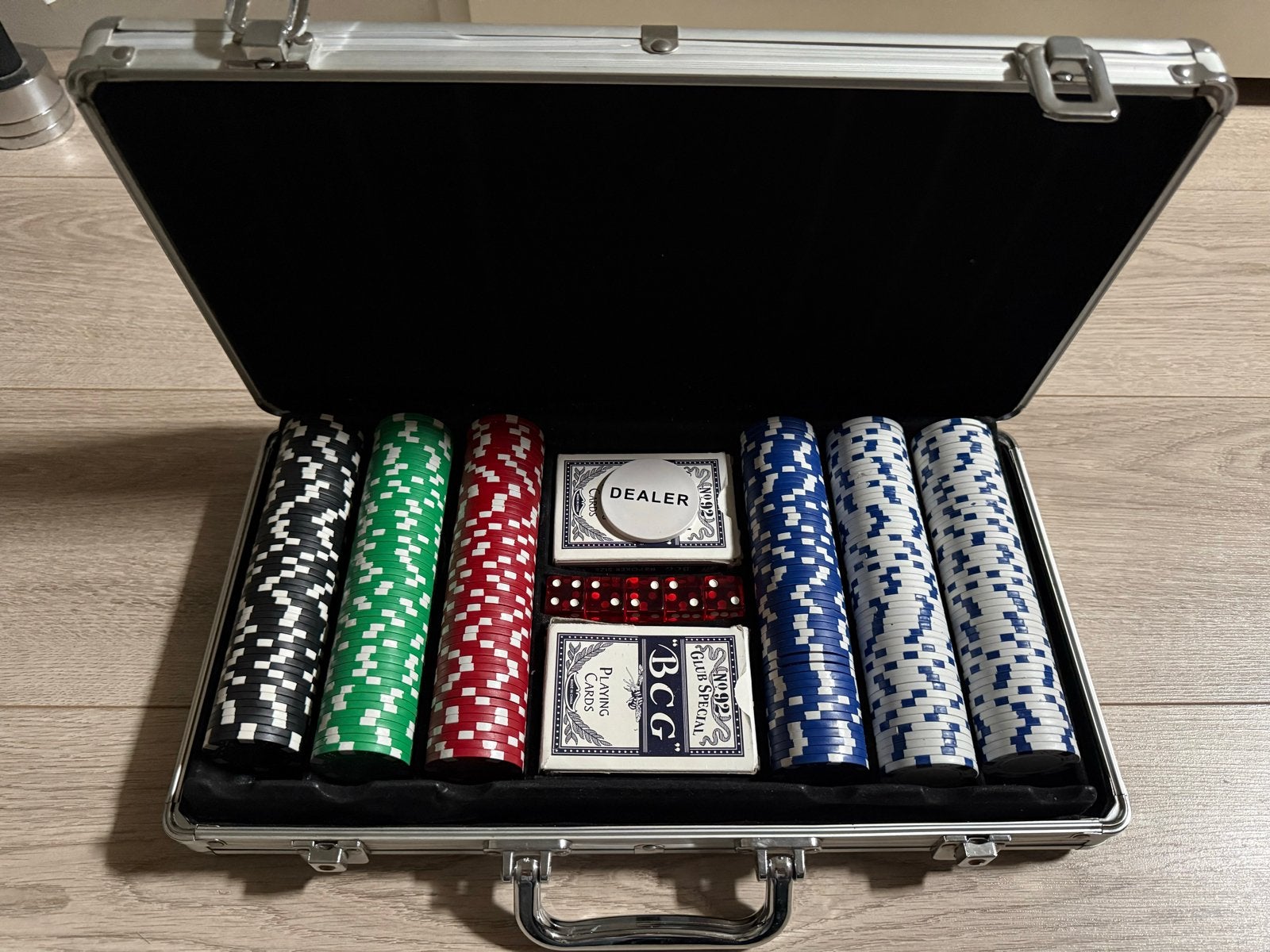 Pokerset in aluminium koffer - Zo goed als nieuw, Drie of vier spelers, Ophalen of Verzenden, Zo goed als nieuw