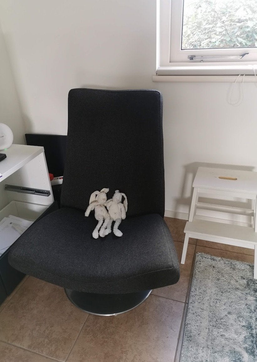 Grijze design fauteuil - Gebruikt maar zit heerlijk!, Ophalen, Gebruikt, Stof, Design, Modern