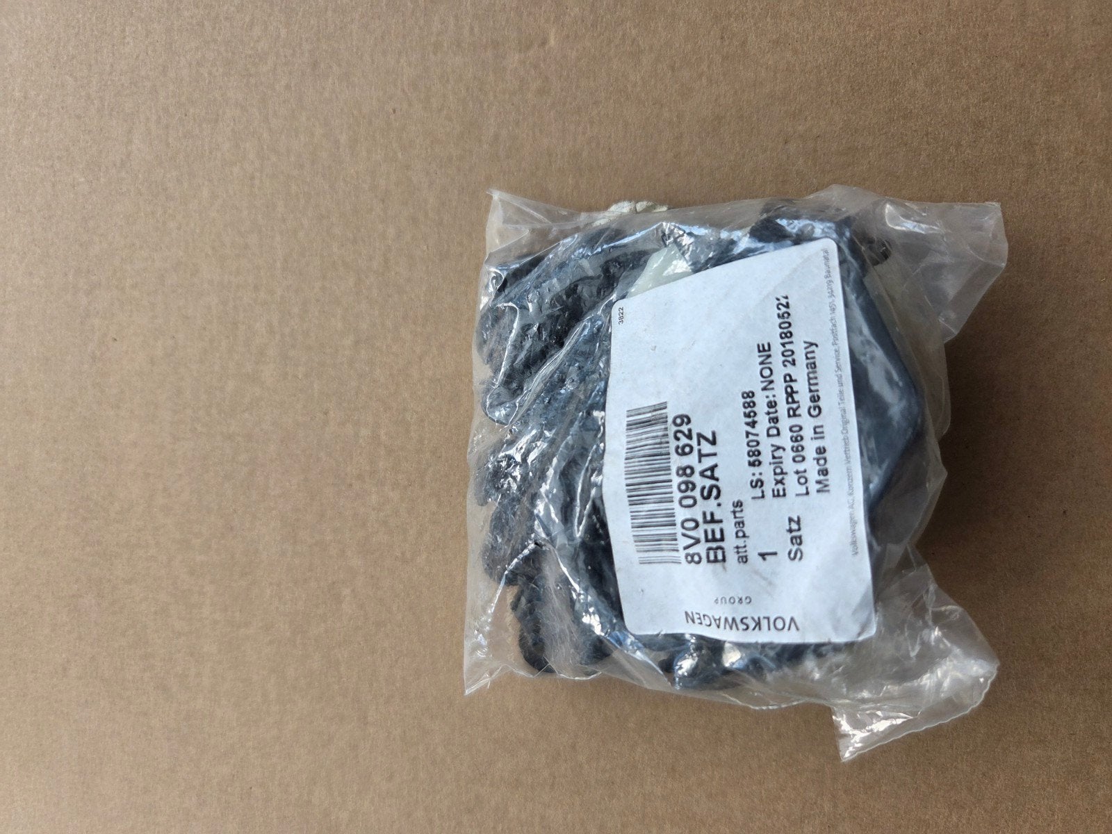 Originele bevestigingsset wielkuipbekleding 8V0098629, Ophalen of Verzenden