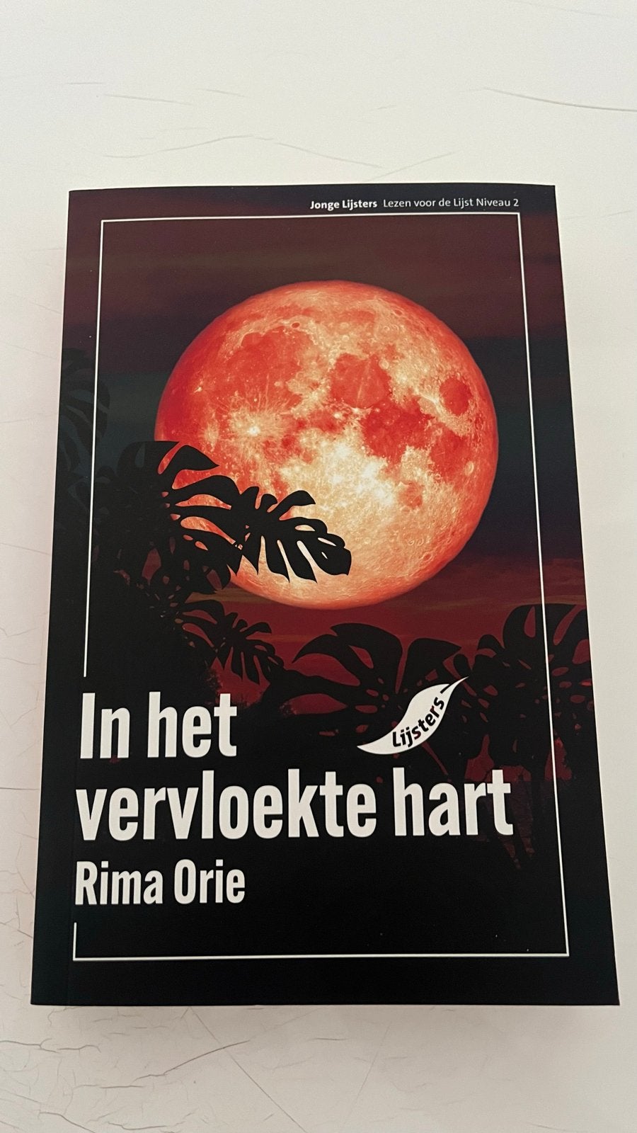 Lijsters boek: In het vervloekte hart - Rima Orie (Niveau 2), Ophalen of Verzenden, Zo goed als nieuw, Nederland