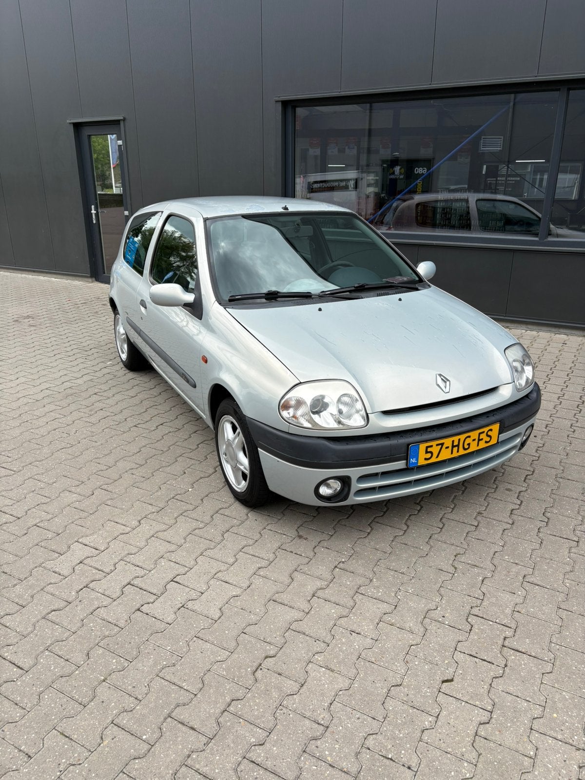 Renault Clio 1.2 2001, 74 pk, 31 €/maand, 4 cilinders, Leder en Stof