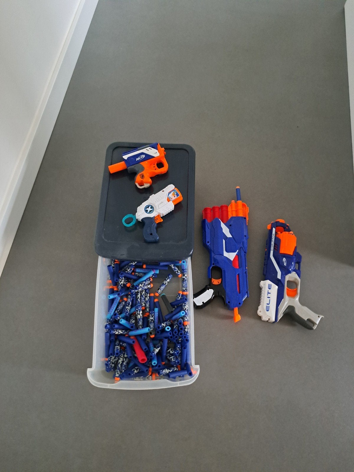 Nerf Elite Disruptor Blaster met  Nerf pistolen en pijlt, Kinderen en Baby's, Ophalen of Verzenden, Zo goed als nieuw