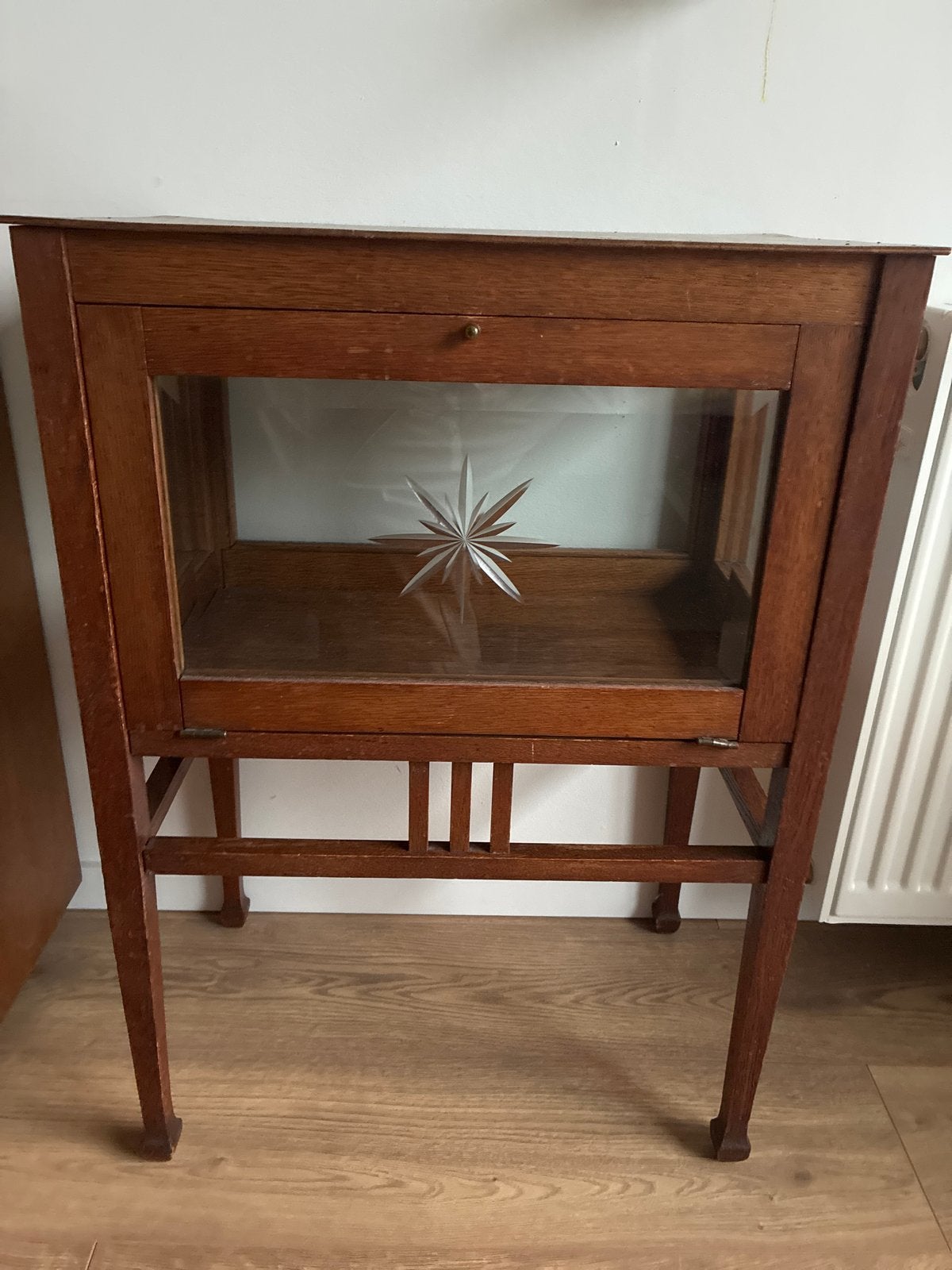 Antieke vitrinekast theekast met geëtst glas, Antiek en Kunst, Ophalen