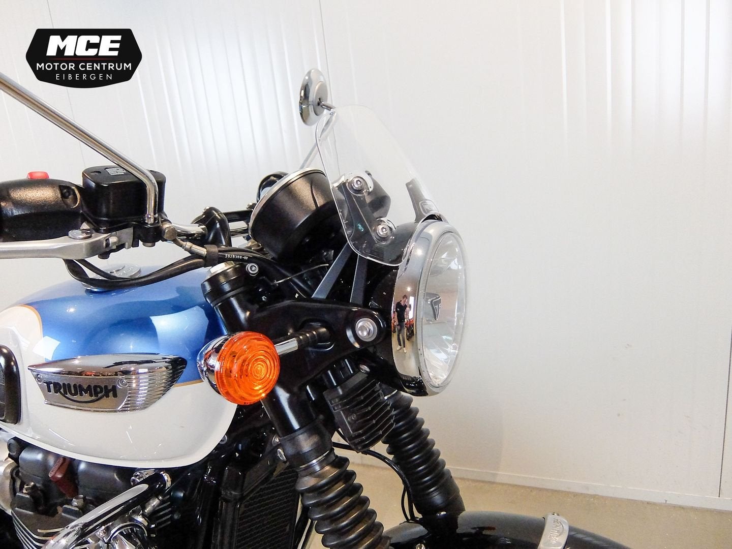 TRIUMPH BONNEVILLE T 100 (bj 2017), 2 cilinders, Chopper, Bedrijf, Onbekend