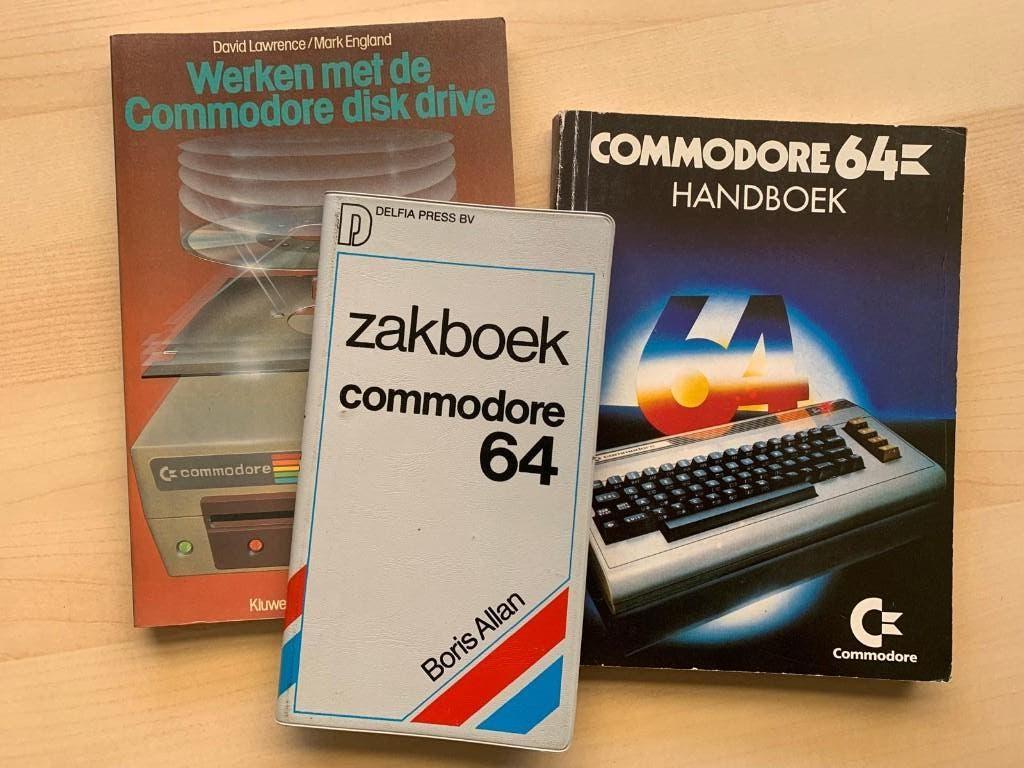 COMMODORE -64- handboek -Kluwer boek, Boeken, Ophalen of Verzenden, Gelezen, Besturingssystemen, Diverse auteurs