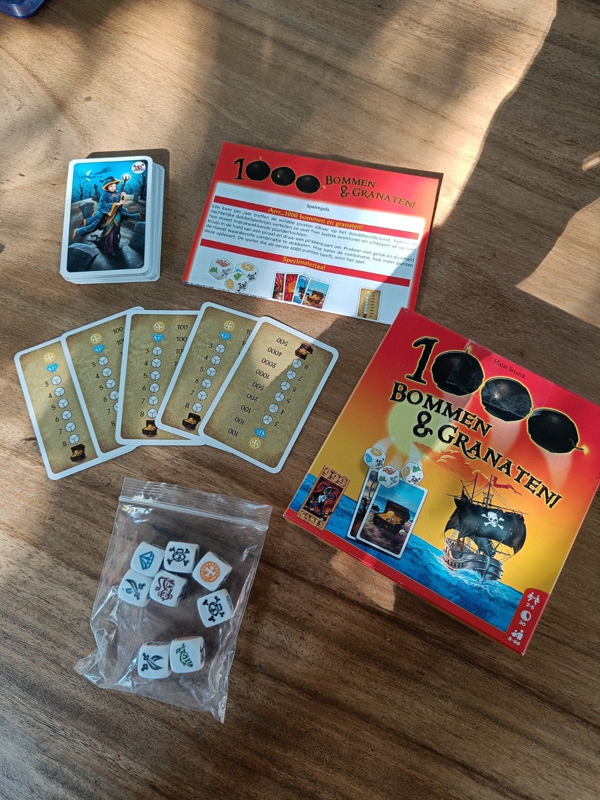 1000 Bommen & Granaten dobbelspel, Een of twee spelers, Ophalen of Verzenden, Zo goed als nieuw, Onbekend