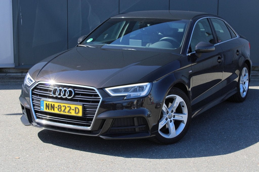 Audi A3 Limousine 1.4 TFSI CoD Sport S Line Edition Automaat, Gebruikt, 4 cilinders, Automatische klimaatregeling, Leder en Stof