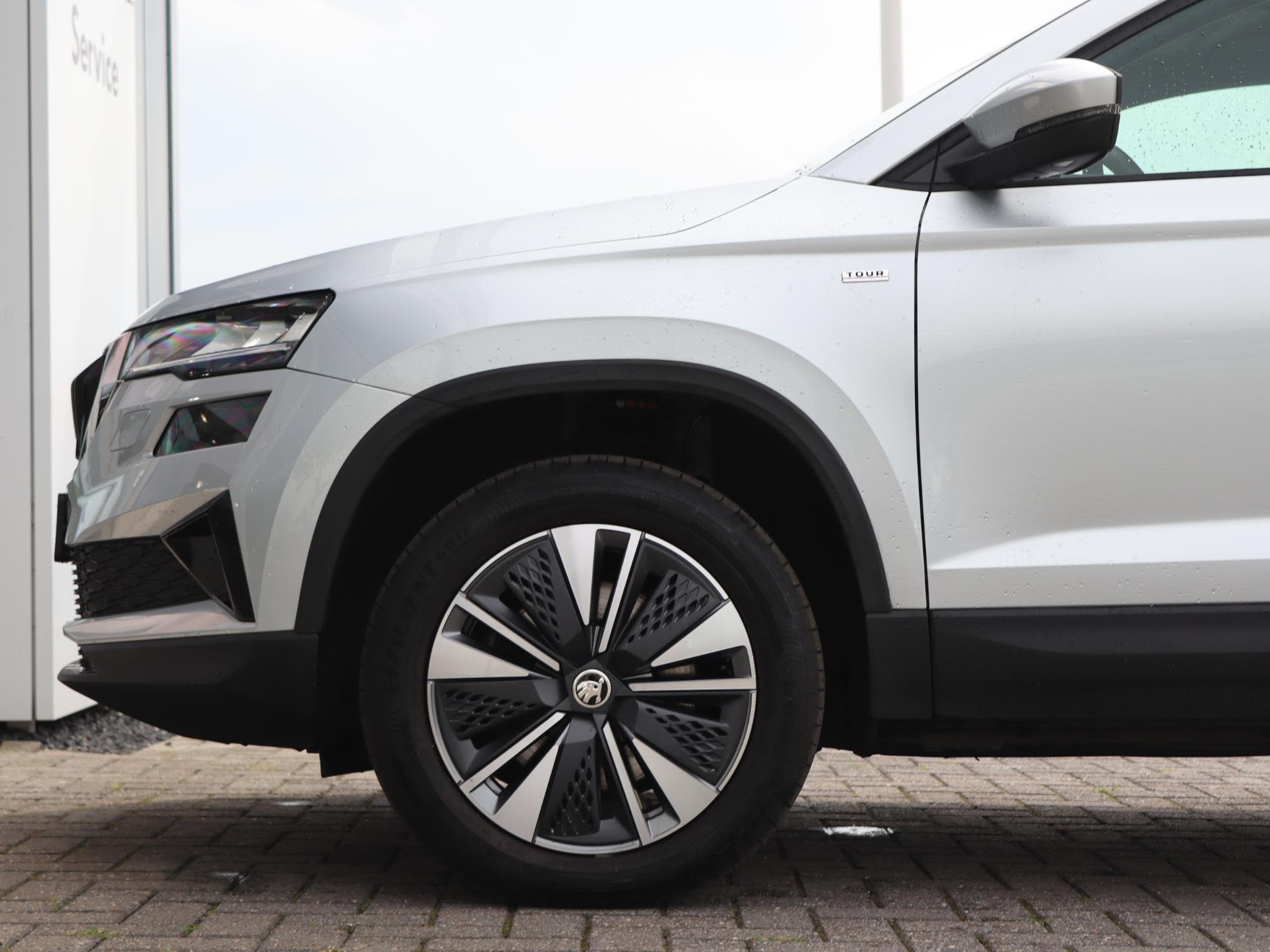 Skoda Karoq 1.5 TSI 150 pk ACT Tour | Trekhaak | SmartLink |, Auto's, Voorwielaandrijving, Stof, 4 cilinders, 150 pk