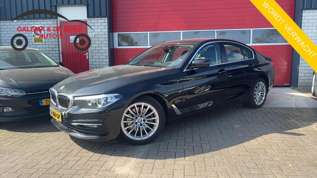 BMW 5-serie 520i High Executive Edition TREKHAAK / CARPLAY /, Auto's, Automaat, 1998 cc, Achterwielaandrijving, Gebruikt