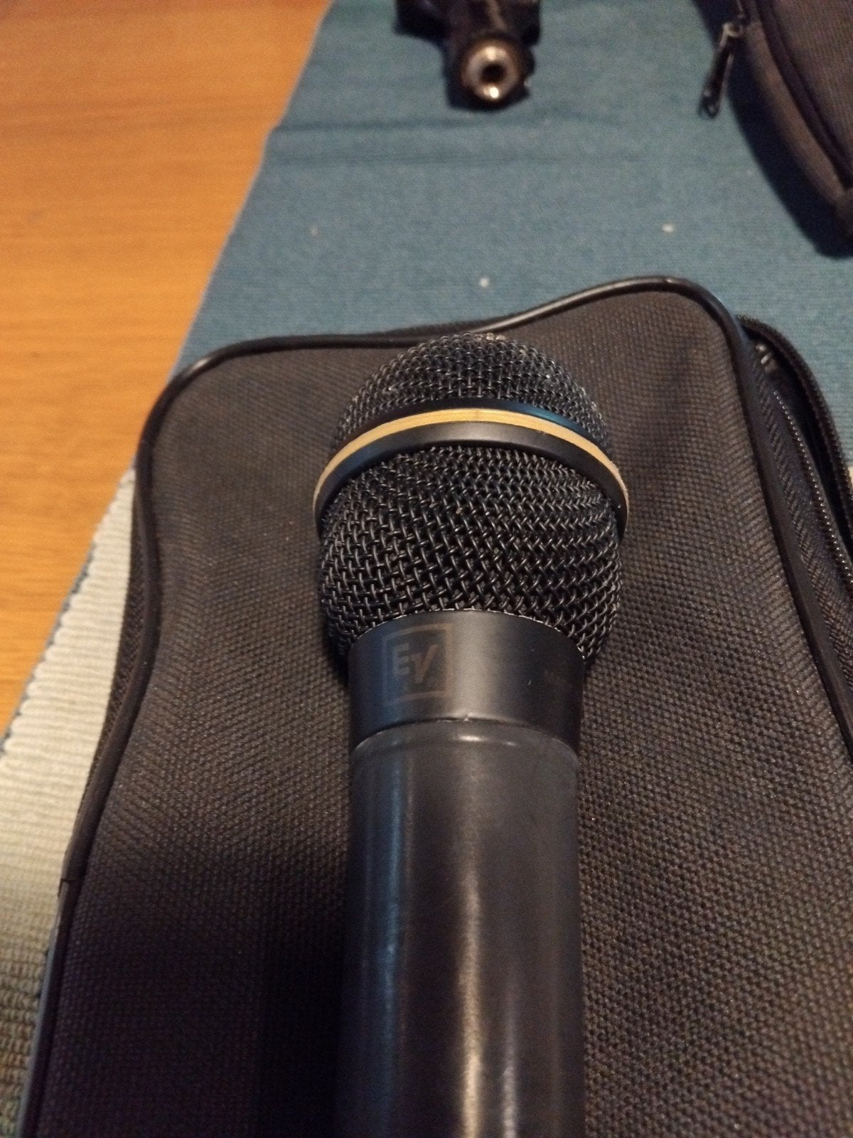 Electro Voice microfoon met hoes - Gebruikt, Gebruikt, Ger@dynamite-pa.nl, Ophalen of Verzenden, Zangmicrofoon