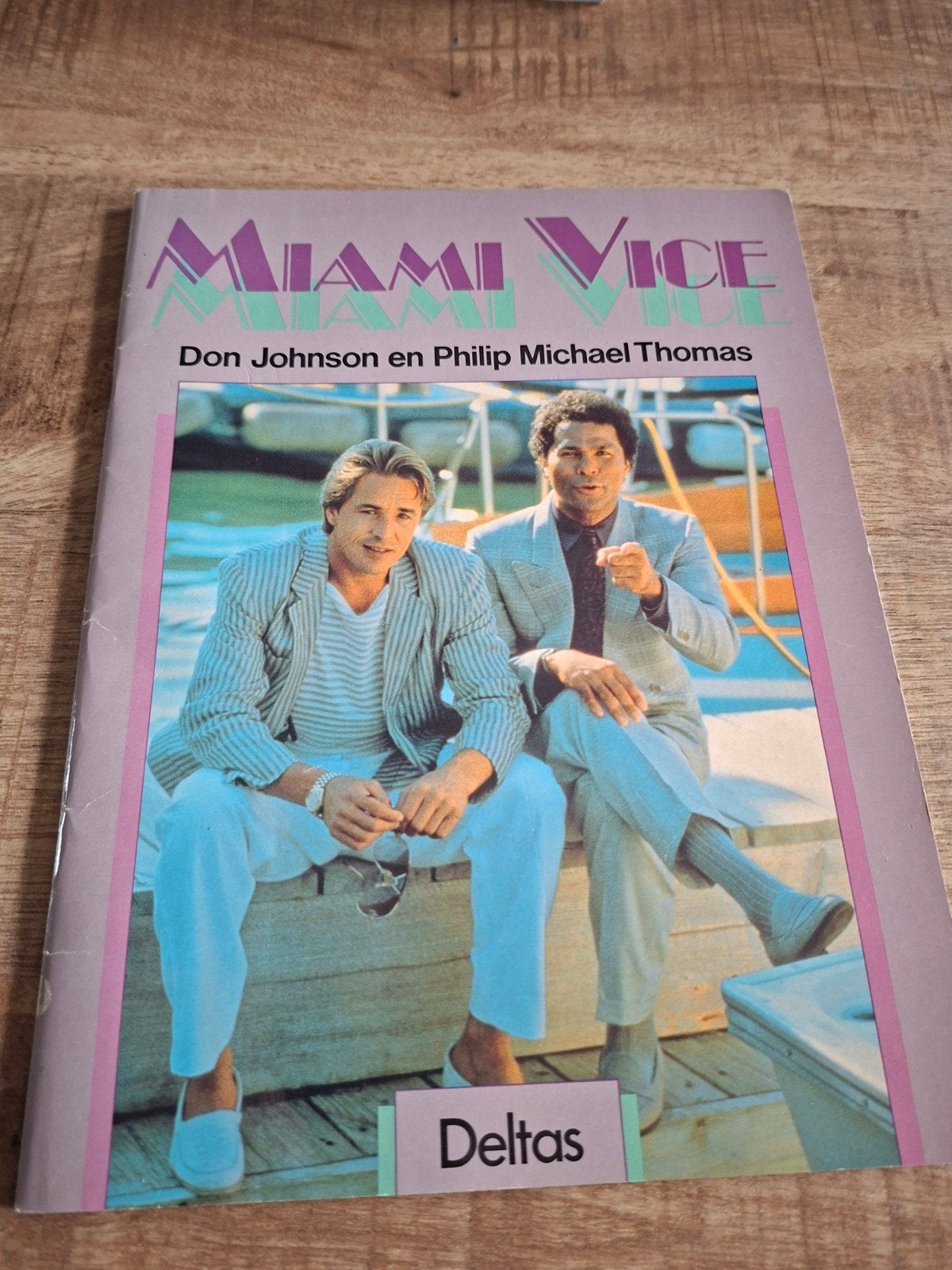 Miami vice boek magazine Don Johnson en Philip Michael Thoma, Ophalen of Verzenden