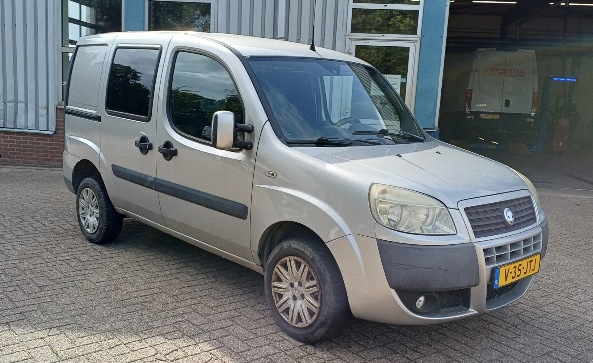 Fiat FIAT DOBLO CARGO, Voorwielaandrijving, 1596 cc, Stof, 4 cilinders