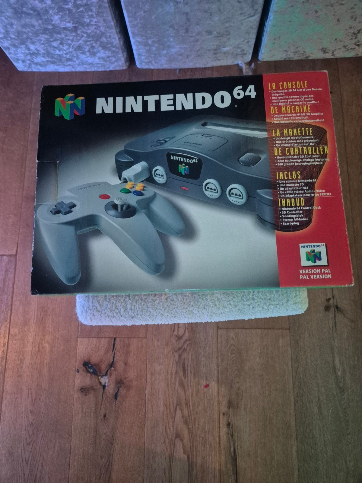 Nintendo 64 Console met doos, controller en accessoires, Ophalen, Zo goed als nieuw, Met 1 controller