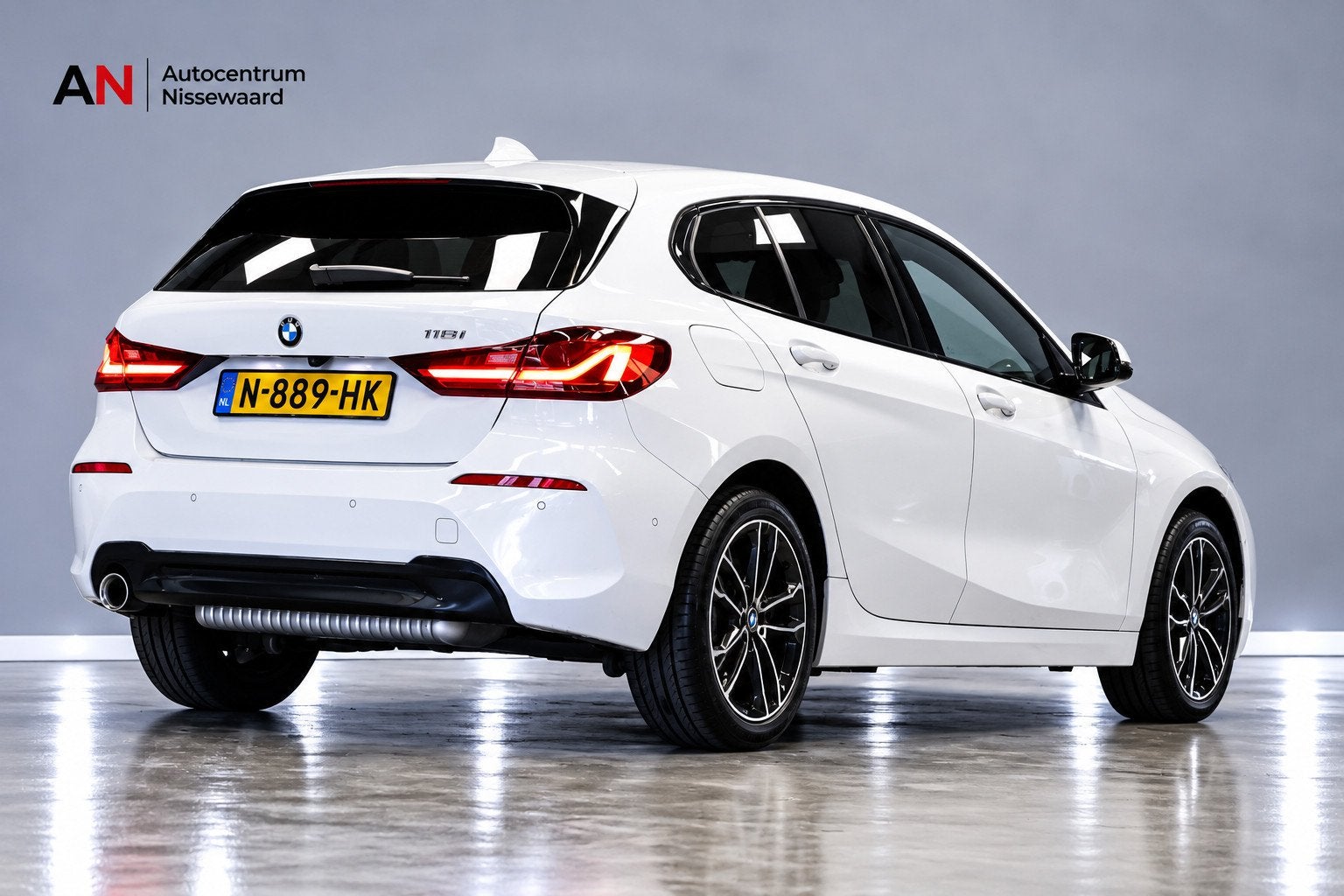 BMW 1-serie 118i Sport Business |Adaptive|Camera|, Auto's, Dealer onderhouden, 136 pk, Gebruikt, Leder en Stof