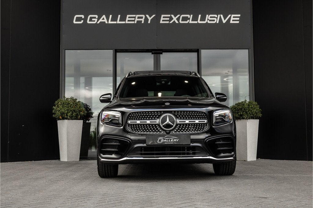 Mercedes-Benz GLB 180 Business Solution AMG 7p. - Panorama |, Auto's, Mercedes-Benz, Gebruikt, Zwart, 4 cilinders, 7 stoelen