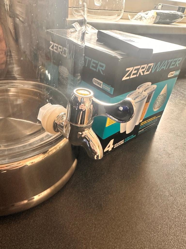 ZeroWater waterkoeler 9 liter met 2 filters, Verzamelen, Overige Verzamelen, Zo goed als nieuw, Ophalen of Verzenden