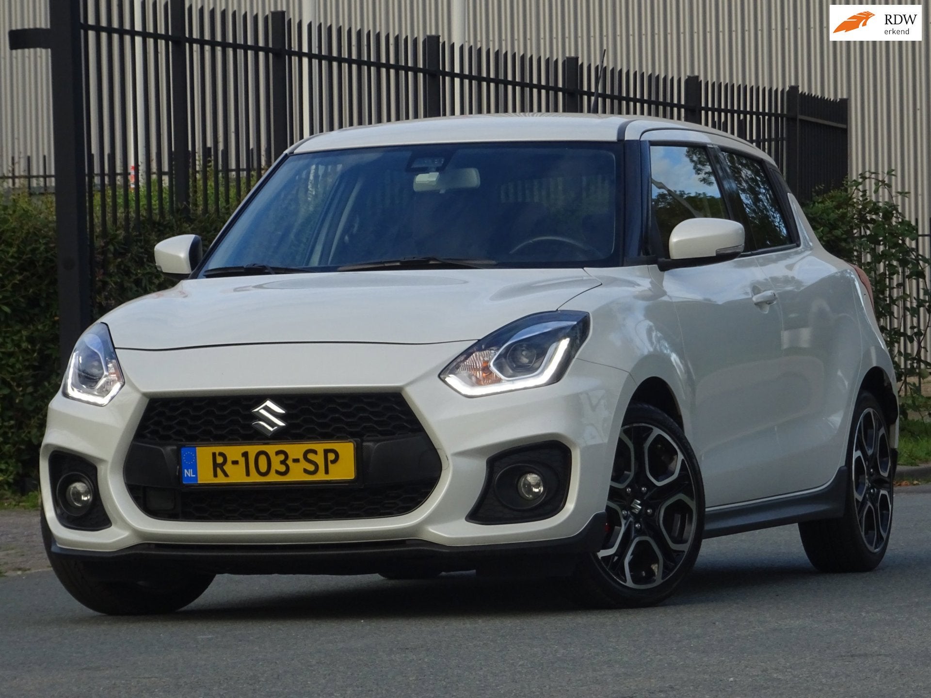 Suzuki Swift 1.4 Sport 1-EIGENAAR LEER/NAVI/CAMERA/LED/APK, Dealer onderhouden, Gebruikt, 4 cilinders, Adaptive Cruise Control