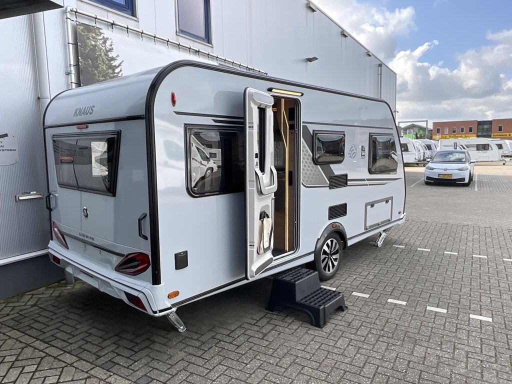 Knaus Sudwind Black Selection 460 EU ENKELE BEDDEN-DESIGN, Caravans en Kamperen, Standaardzit, Bedrijf, Schokbreker, 5 tot 6 meter