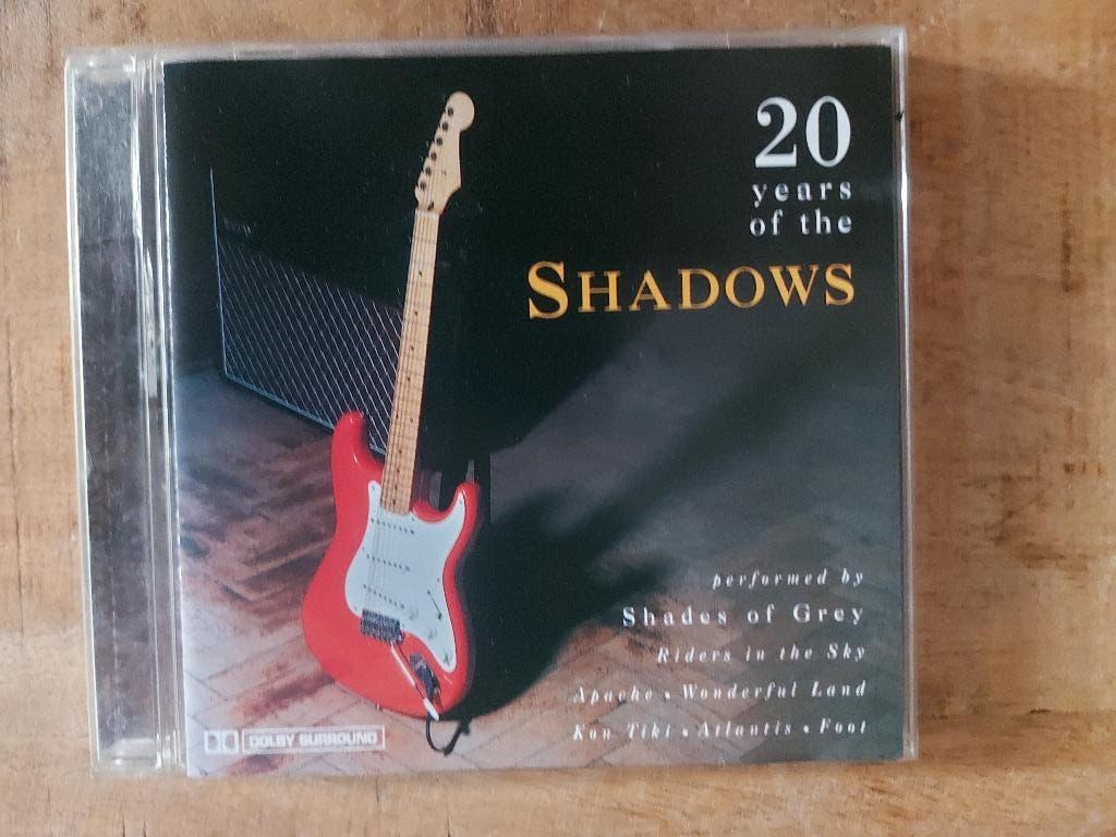 CD Shades Of Grey  – 20 Years Of The Shadows, Ophalen of Verzenden, Zo goed als nieuw
