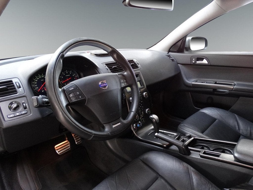Volvo V50 2.4 140pk automaat R-Design / Trekhaak / Leder, Automatische klimaatregeling, Gebruikt, Zwart, 700 kg