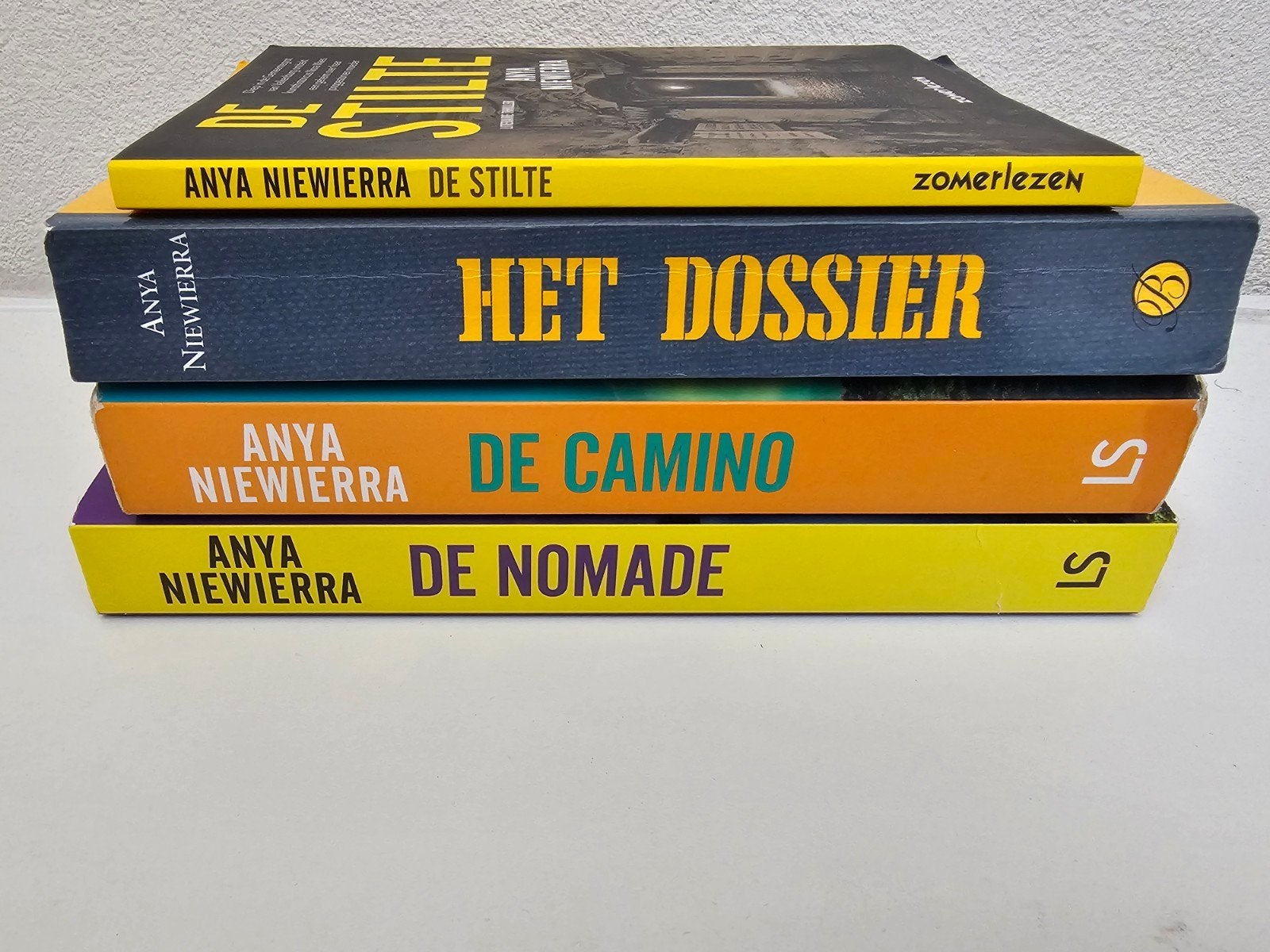 Anya Niewierra : De Stilte, Het Dossier, De Cami, Ophalen of Verzenden, Gelezen, Anya Niewierra