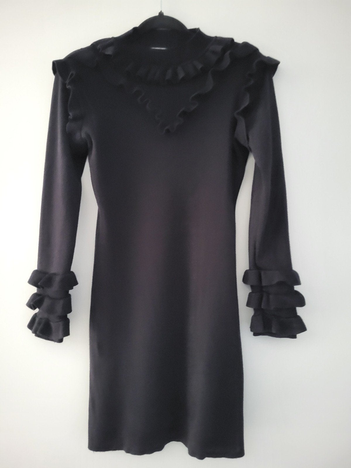 Jurk met Ruffle, Kleding | Dames, Ophalen of Verzenden, Zo goed als nieuw, Zwart, Boven de knie