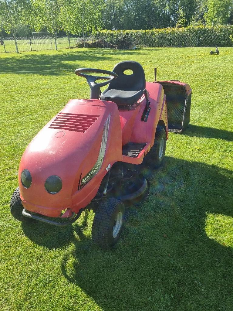 Zitmaaier castle garden, Ophalen, Honda, Gebruikt, 90 tot 120 cm