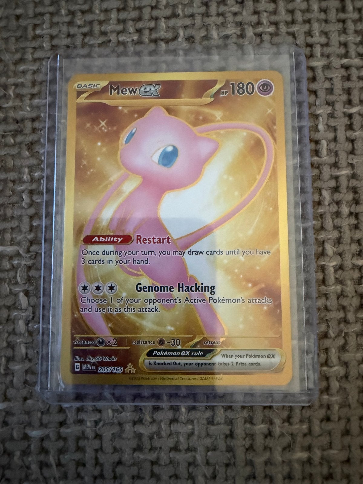 Mew ex 205/165 Gold Secret Rare Pokémon kaart, Ophalen of Verzenden, Zo goed als nieuw, Losse kaart, Foil