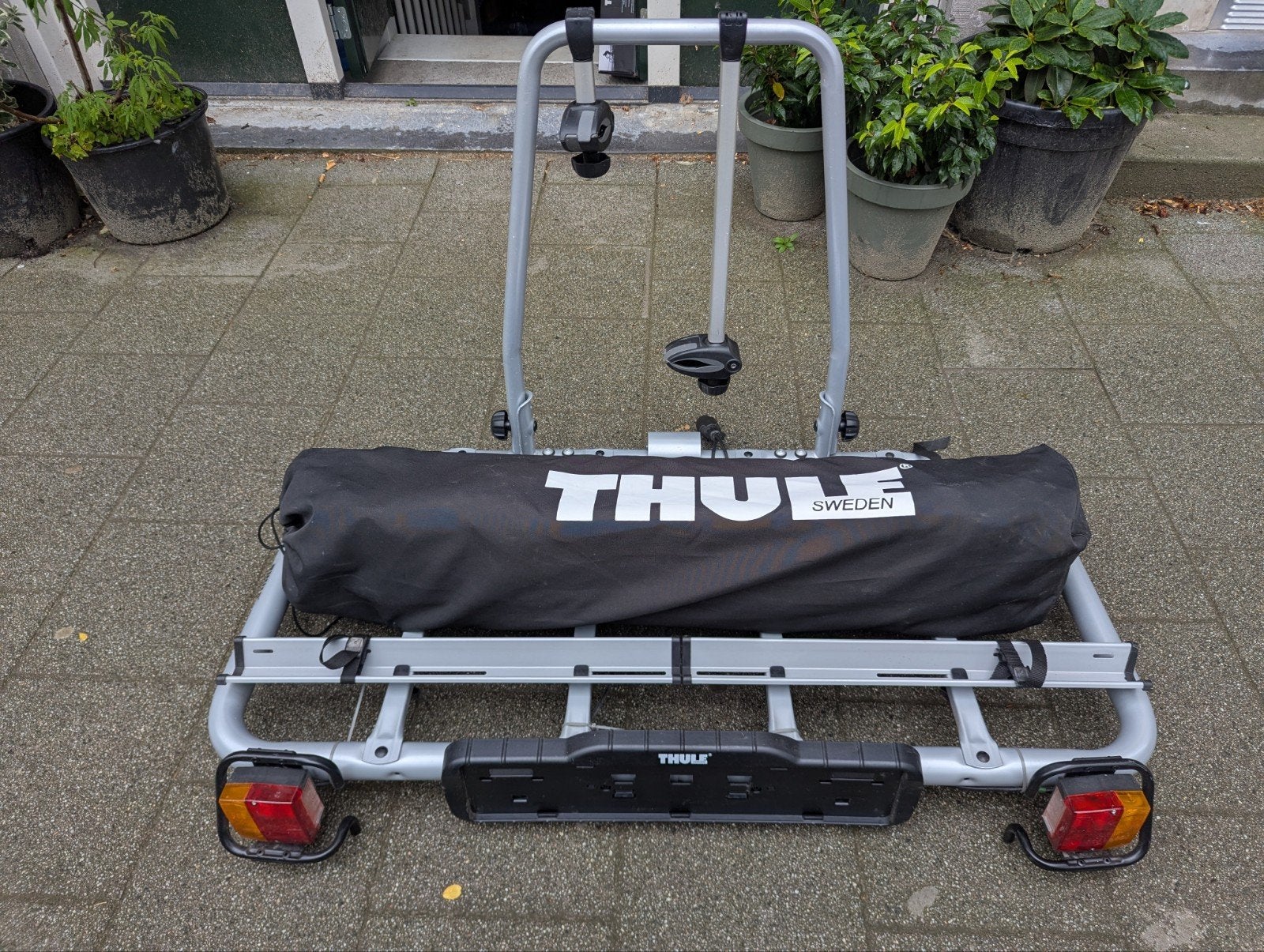 Thule EasyBase 949 met EasyBag 948-4 - Trekhaakdrager, Ophalen, 2 fietsen, Zo goed als nieuw, Trekhaakdrager