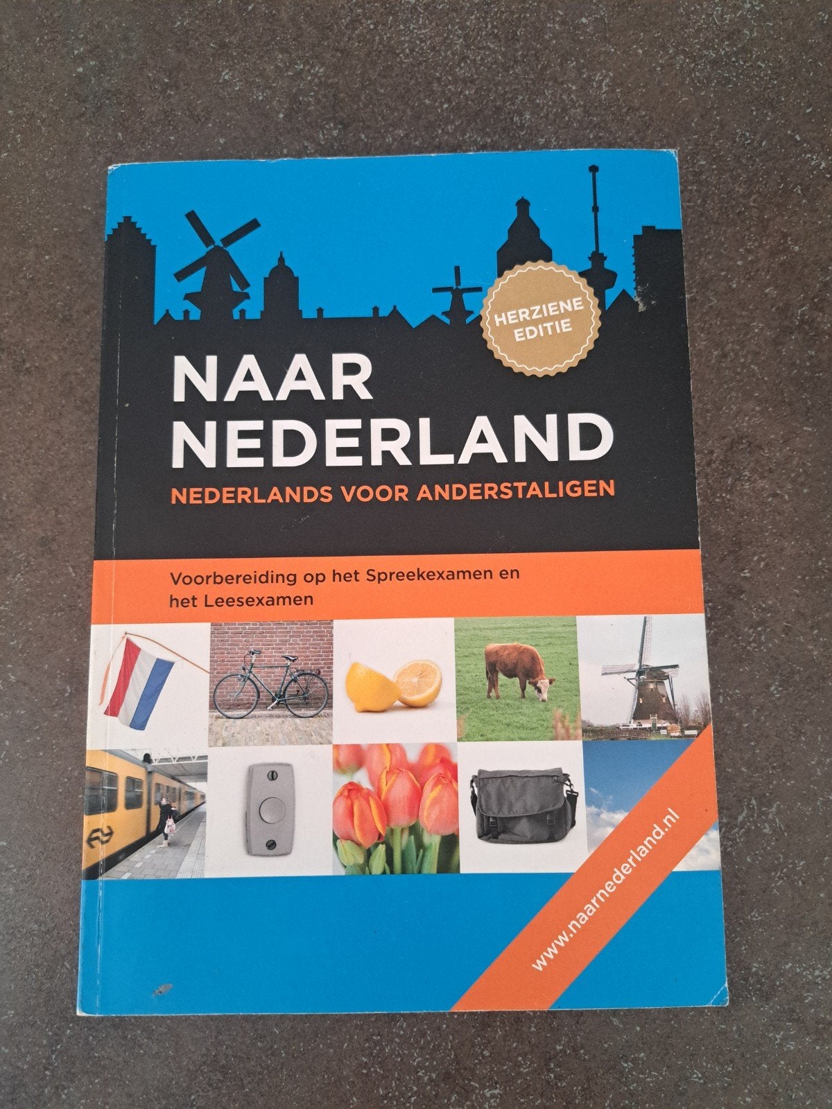 Naar Nederland: Nederlands voor anderstaligen, Ophalen of Verzenden, Zo goed als nieuw