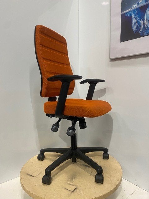 10x Oranje Ergonomische bureaustoel – modern design, Gebruikt, Oranje, Ophalen of Verzenden, Bureaustoel