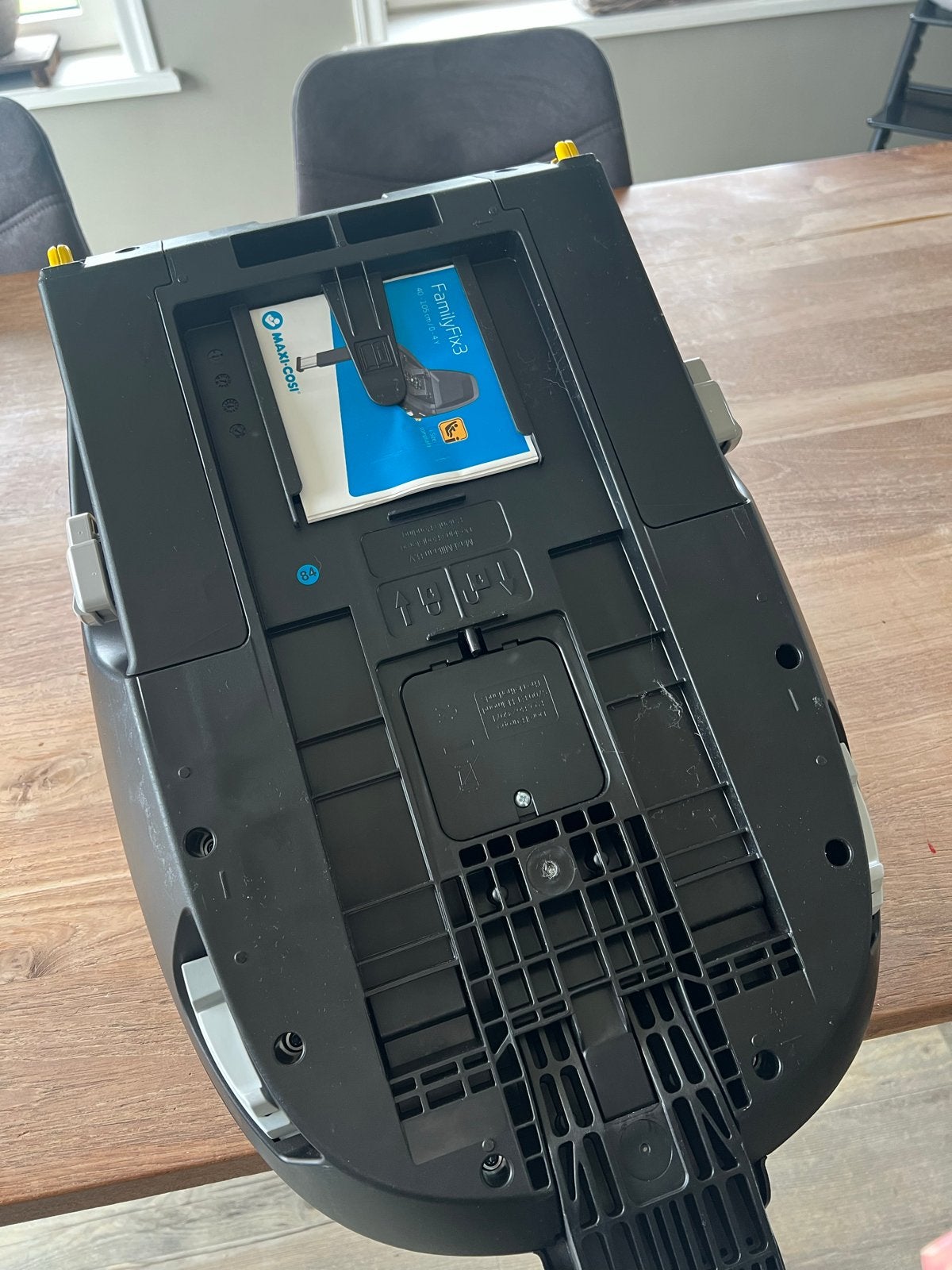 Foto 5 van Maxi-Cosi FamilyFix3 ISOFIX Base - Zo goed als nieuw