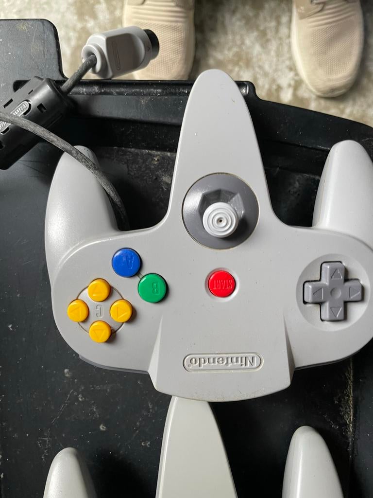 2x Originele Nintendo 64 (N64) Controllers - Grijs, Spelcomputers en Games, Spelcomputers | Nintendo 64, Ophalen of Verzenden