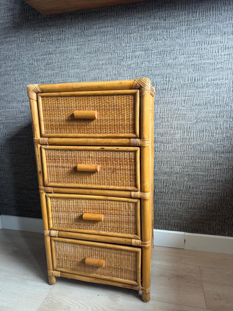 Rotan bamboe ladekast met vier laden, Huis en Inrichting, Kasten | Ladekasten, Gebruikt, 100 tot 150 cm, Minder dan 50 cm, 25 tot 50 cm
