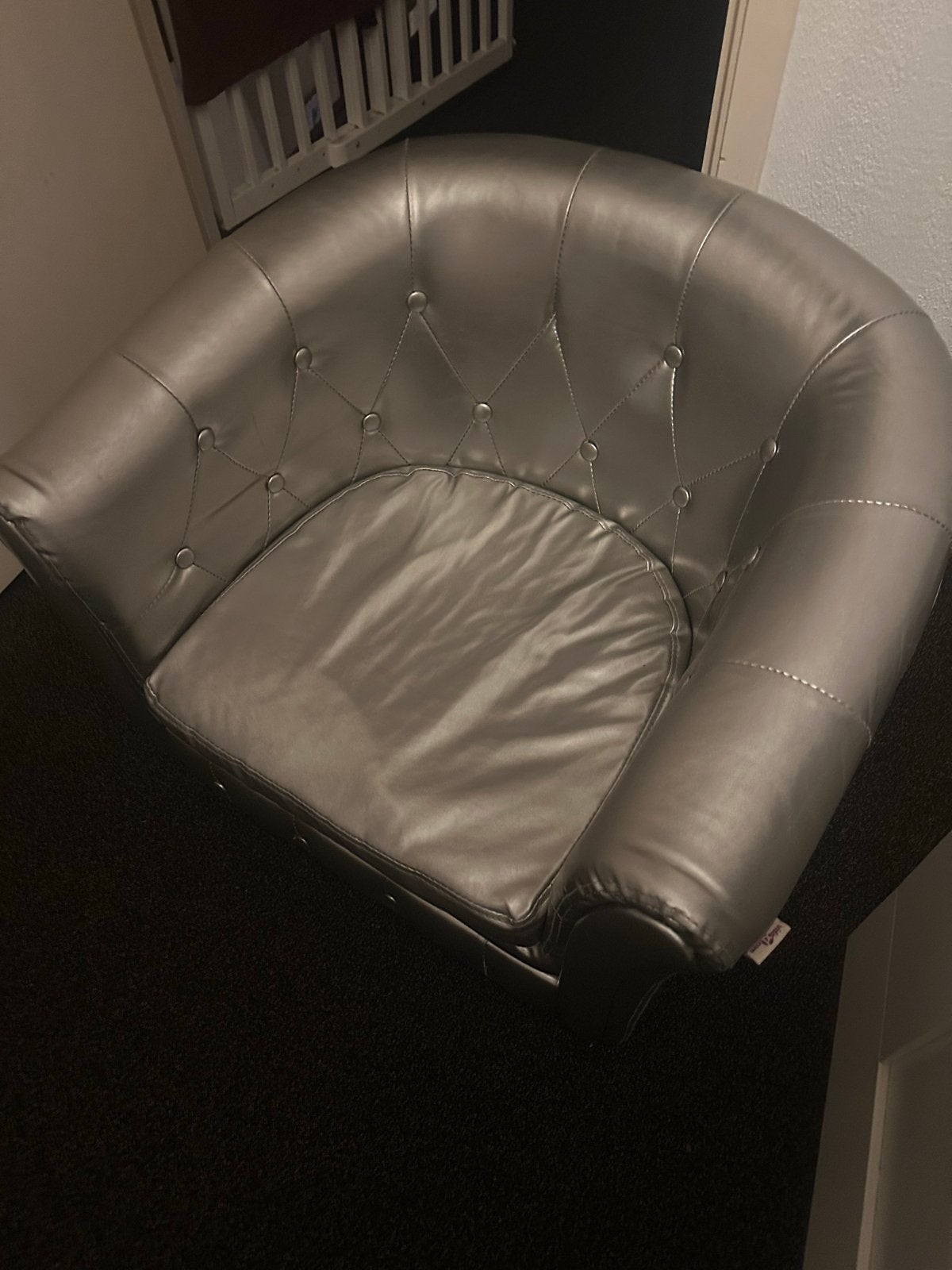 Zilverkleurige fauteuil - Chesterfield stijl, Gebruikt, Overige kleuren, Leer, Ophalen of Verzenden