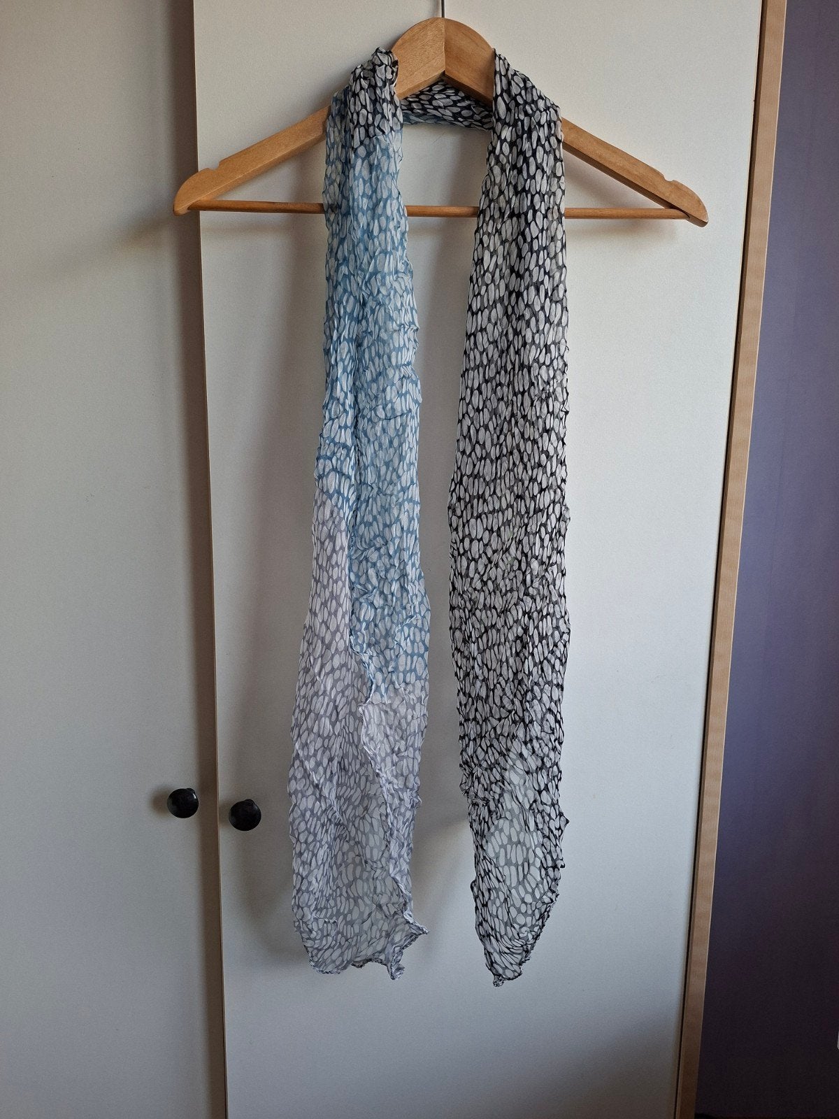 Lichtblauwe en zwarte sjaal met patroon van Expresso, Kleding | Dames, Maat 38/40 (M), Expresso, Ophalen of Verzenden, Sjaal