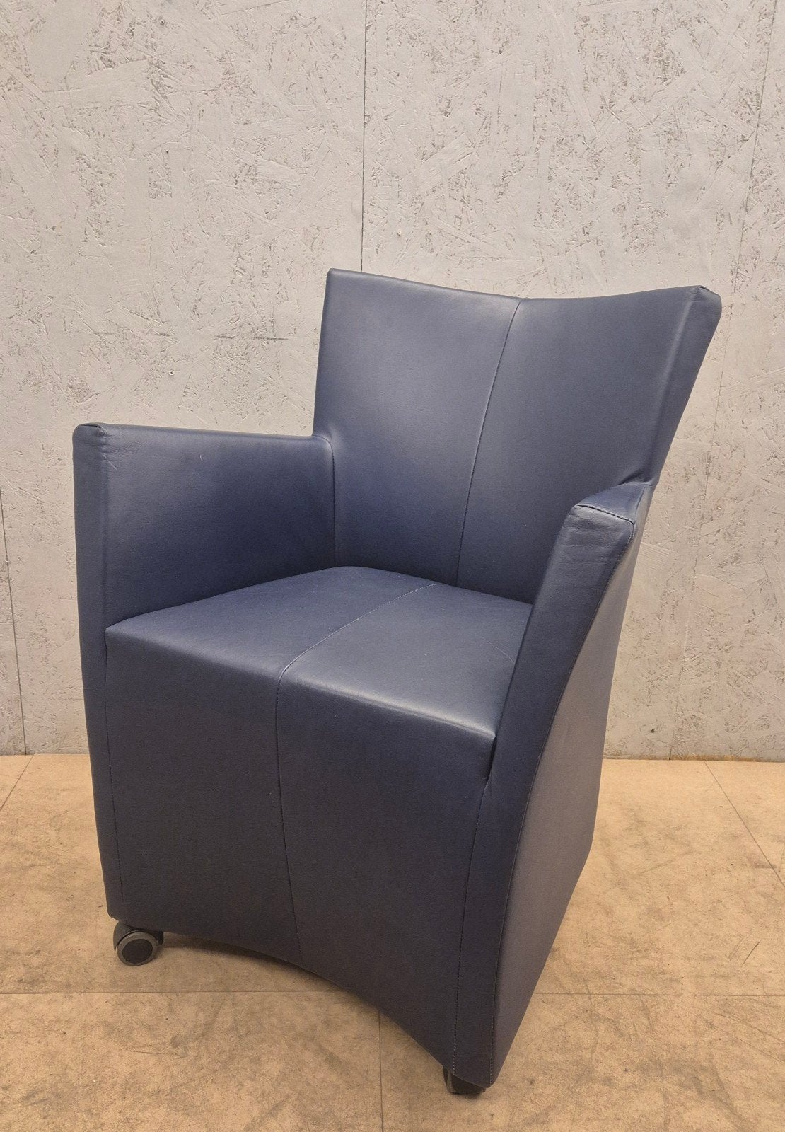 Montis Sting fauteuil - Blauw leer, Huis en Inrichting, Stoelen, Ophalen, Modern design, Drie, Blauw